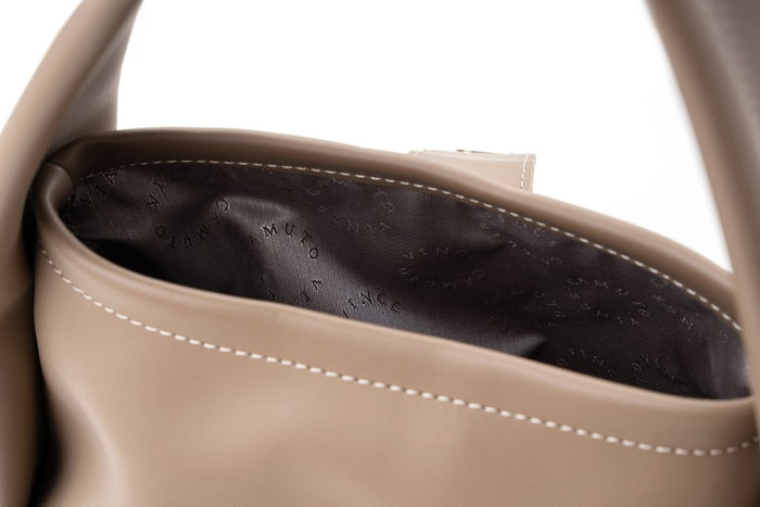 Vince Camuto Turin Bolso de Polipiel Color Visón Oscuro